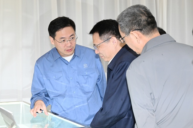 新疆建设兵团党委、副秘书长、副团长毛知兵一行到万基控股集团调研