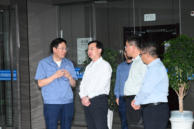 洛阳市发改委党组书记、主任关宇飞一行到万基控股集团调研